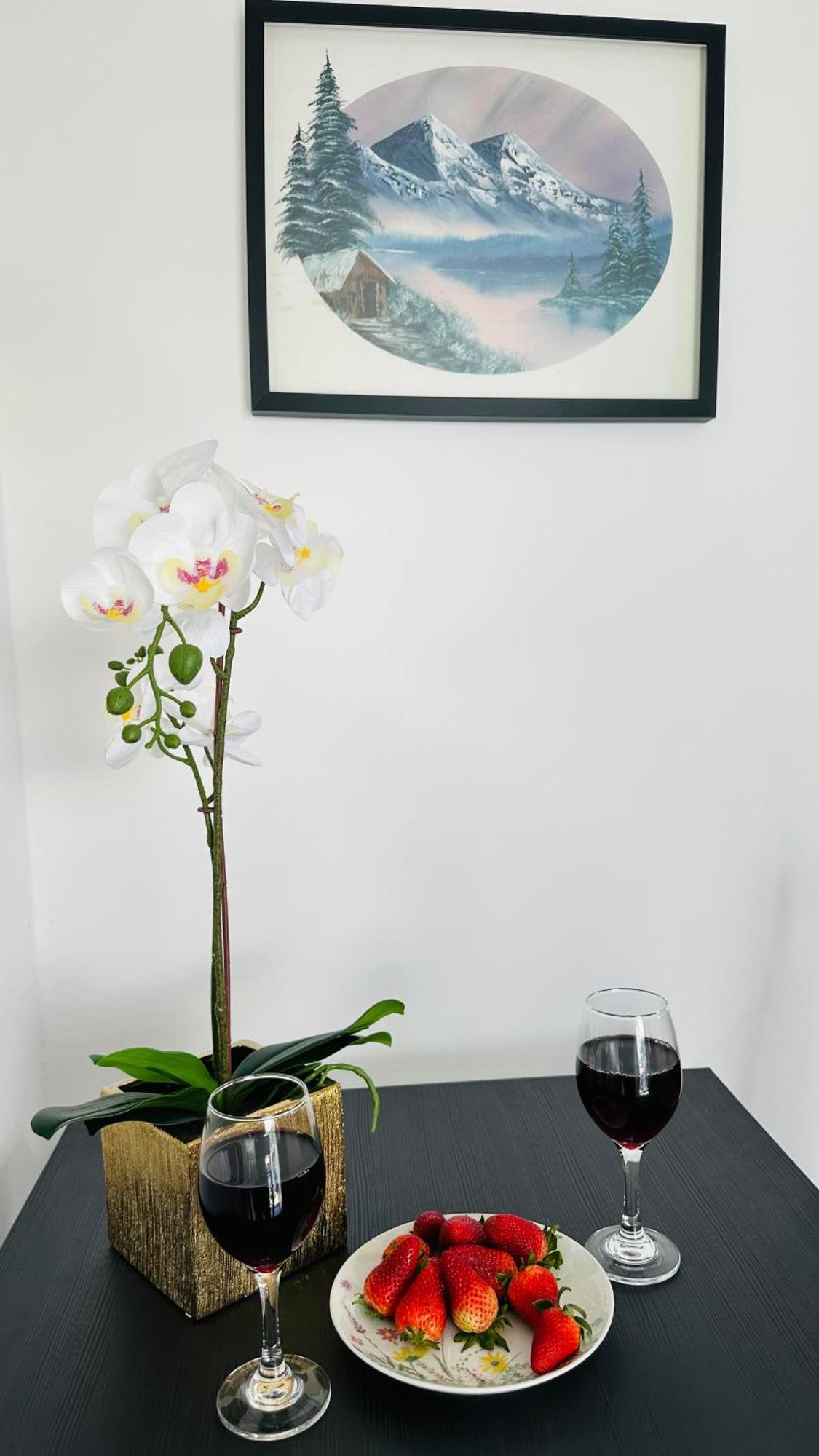 Cosy And Comfy Apartment Лондон Екстериор снимка