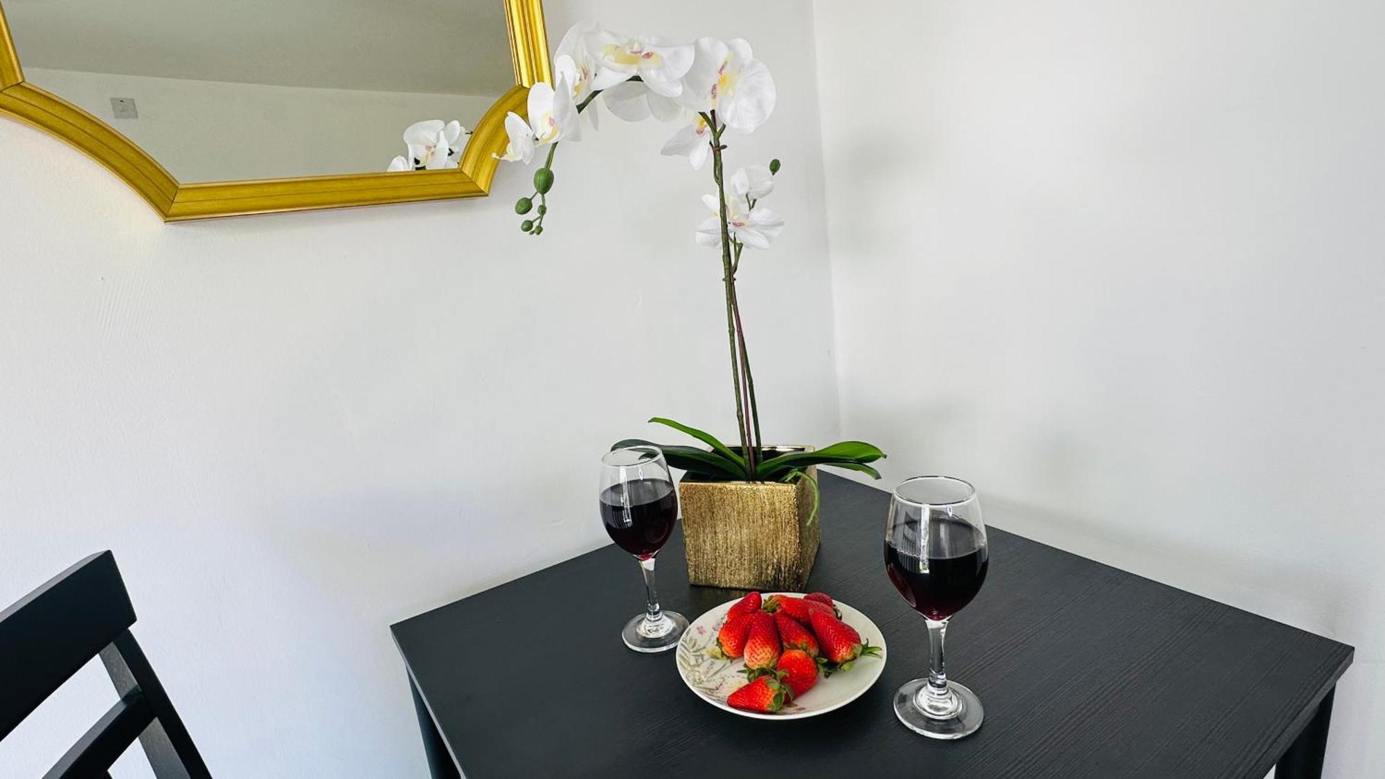 Cosy And Comfy Apartment Лондон Екстериор снимка