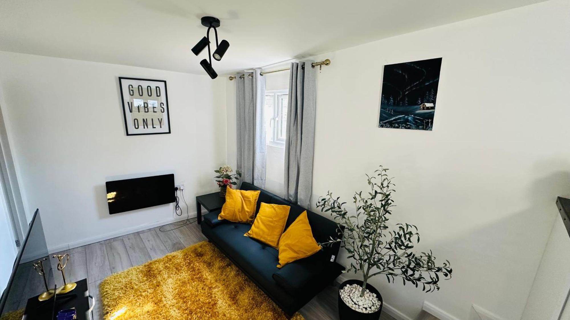 Cosy And Comfy Apartment Лондон Екстериор снимка