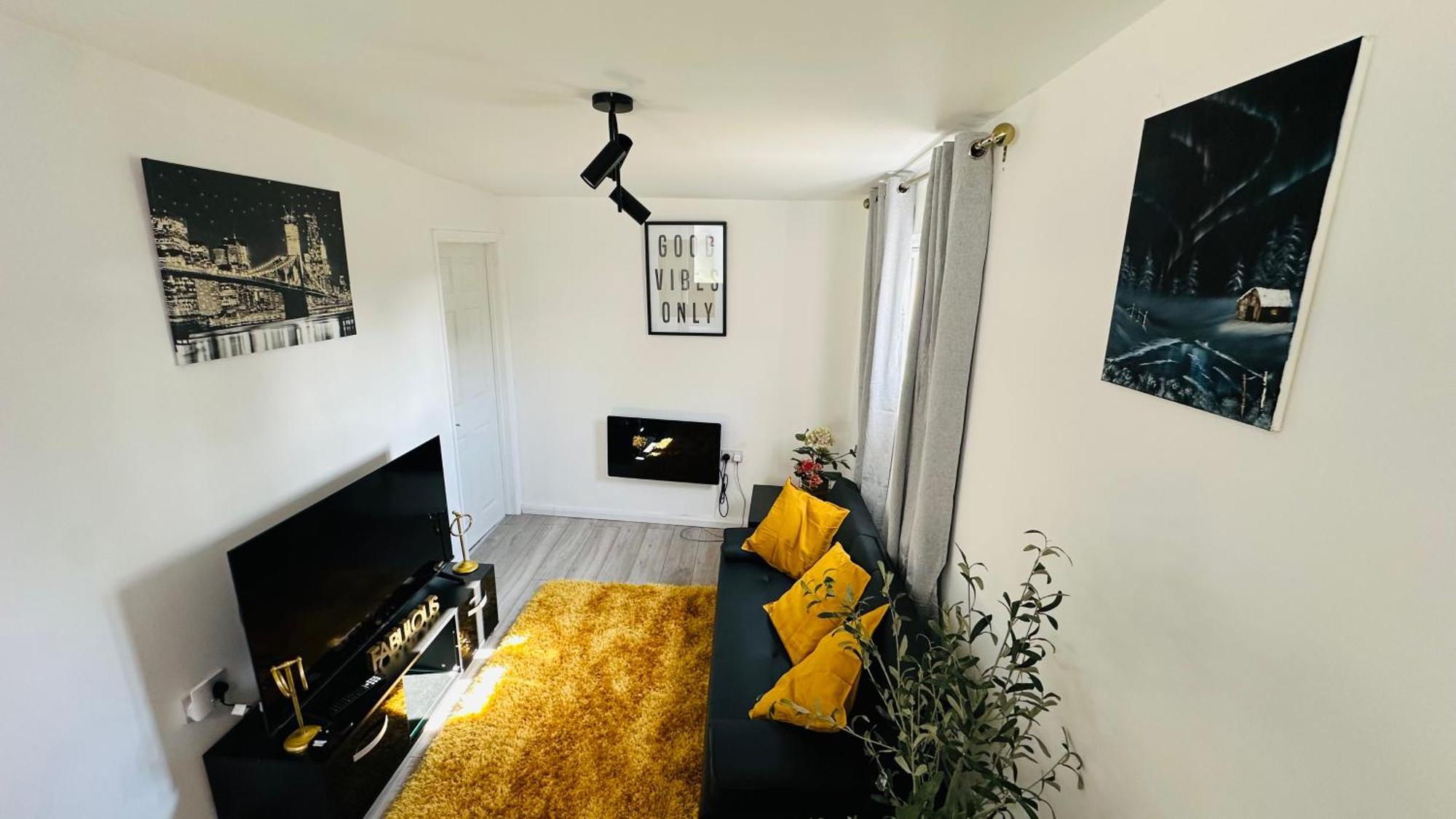 Cosy And Comfy Apartment Лондон Екстериор снимка