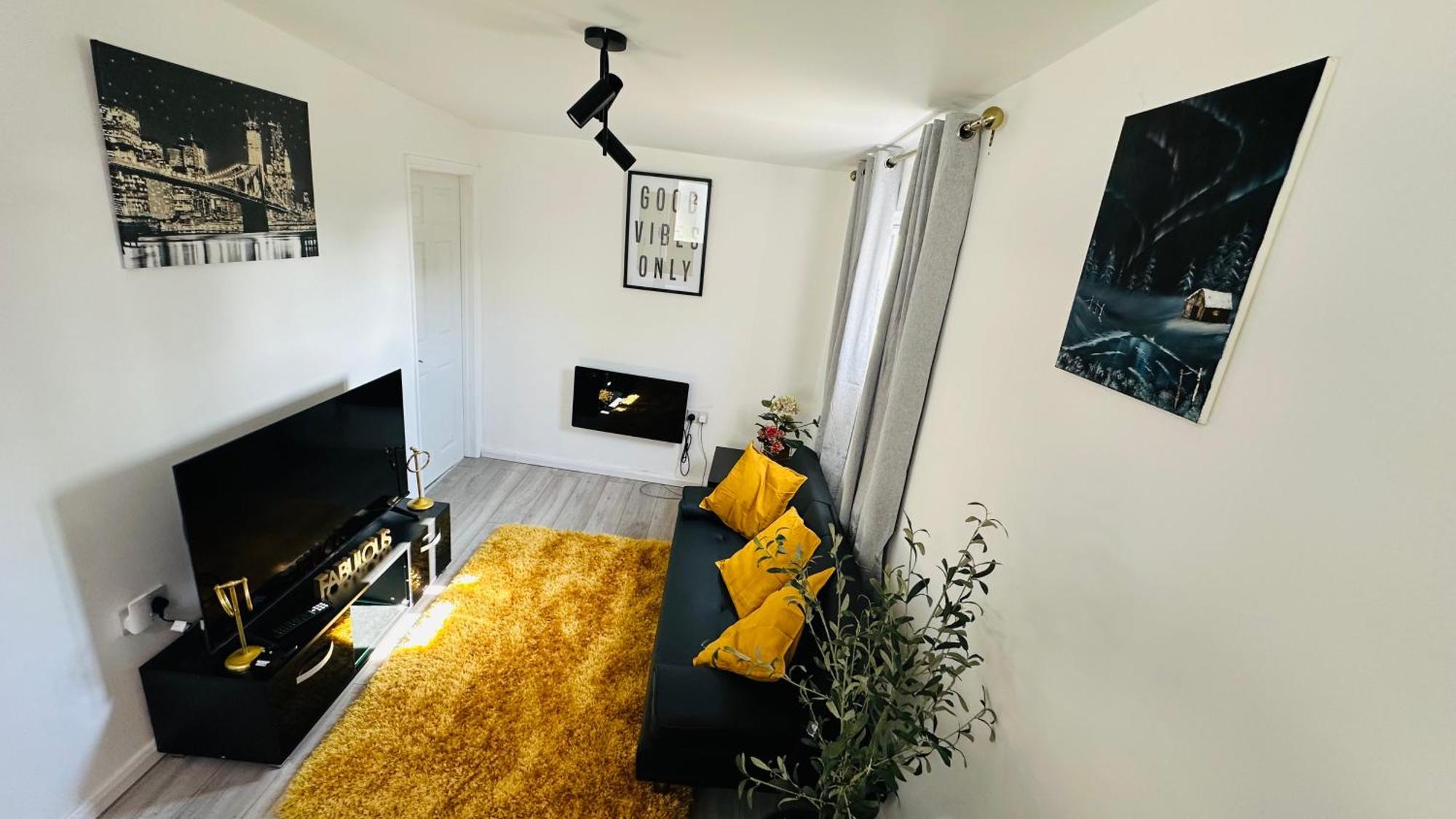 Cosy And Comfy Apartment Лондон Екстериор снимка