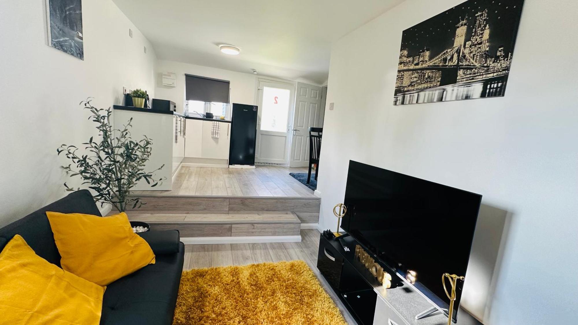 Cosy And Comfy Apartment Лондон Екстериор снимка