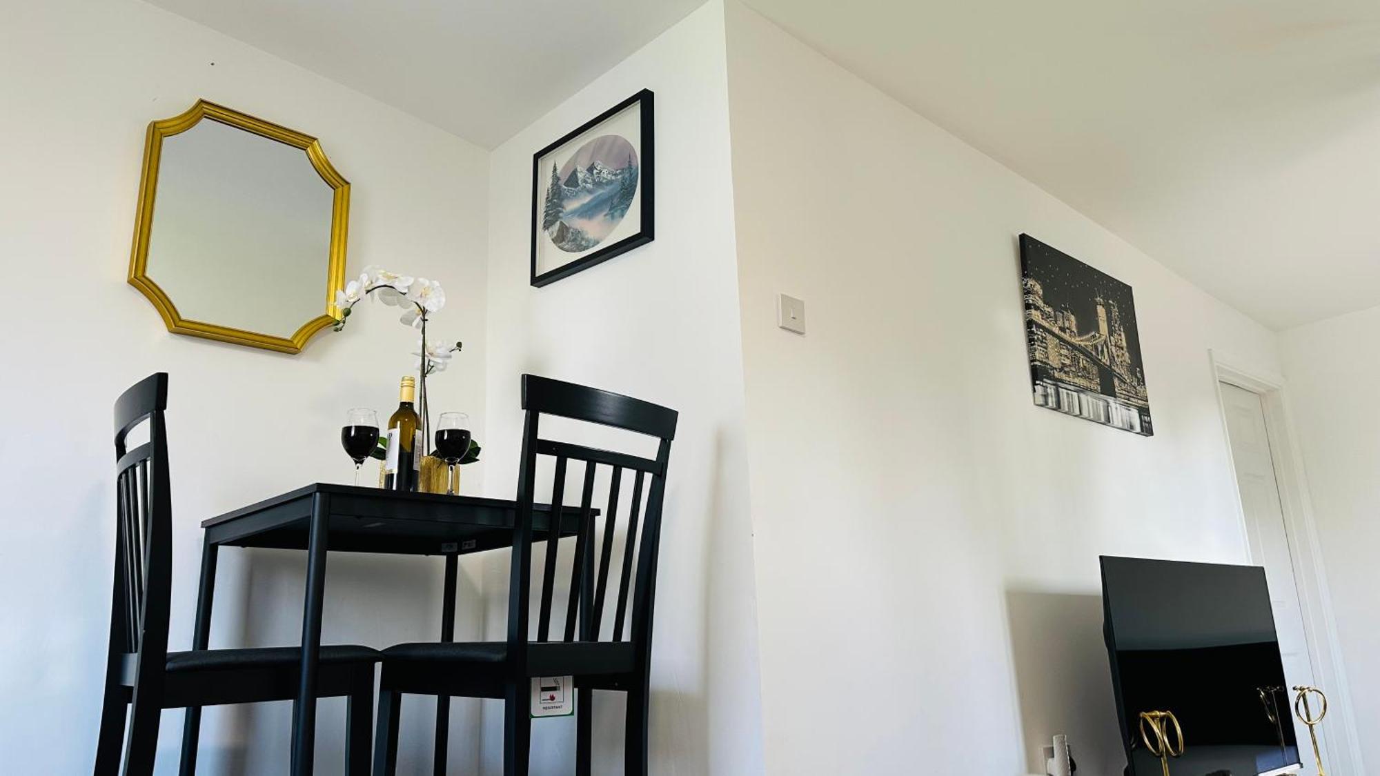 Cosy And Comfy Apartment Лондон Екстериор снимка