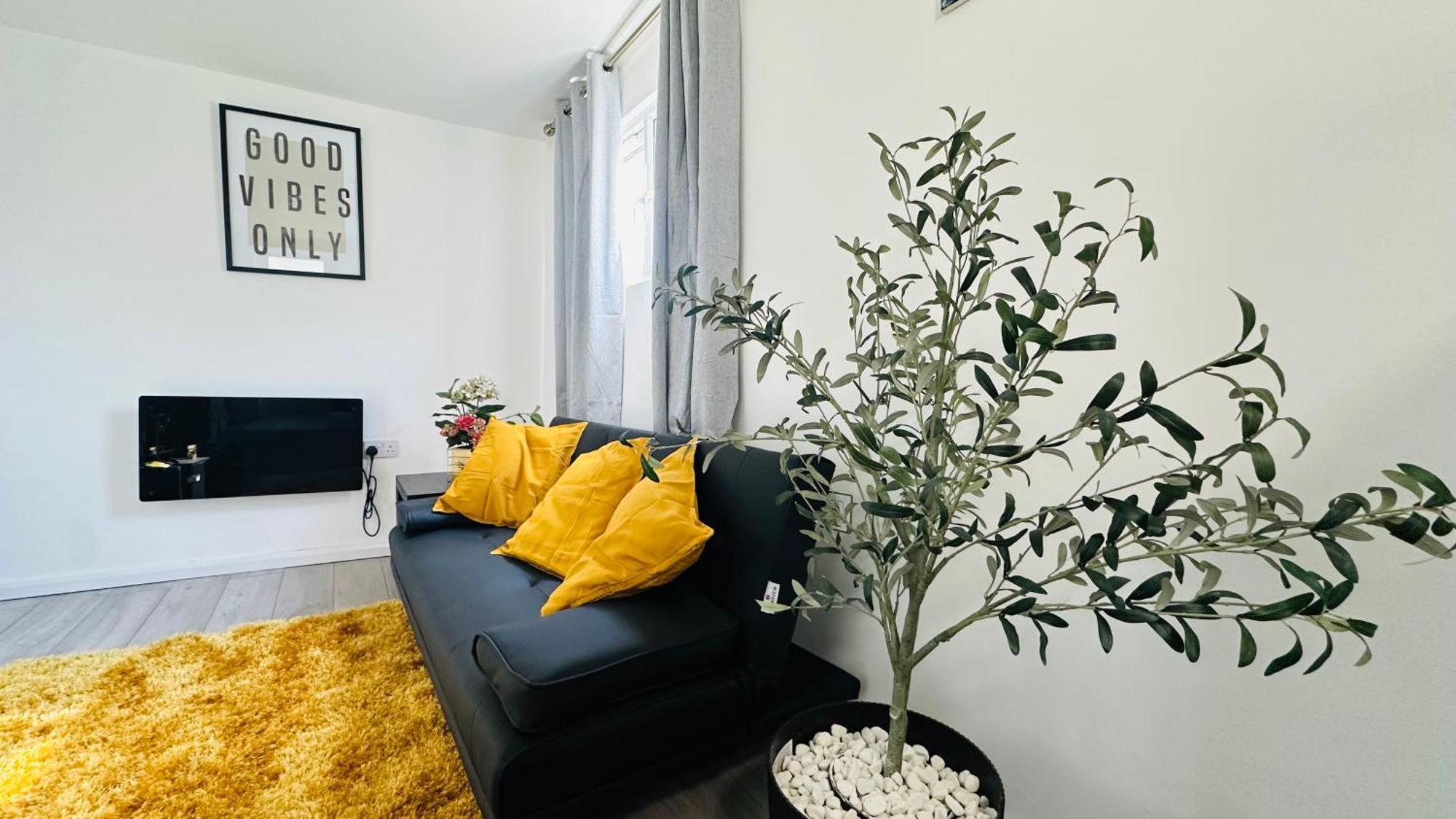 Cosy And Comfy Apartment Лондон Екстериор снимка