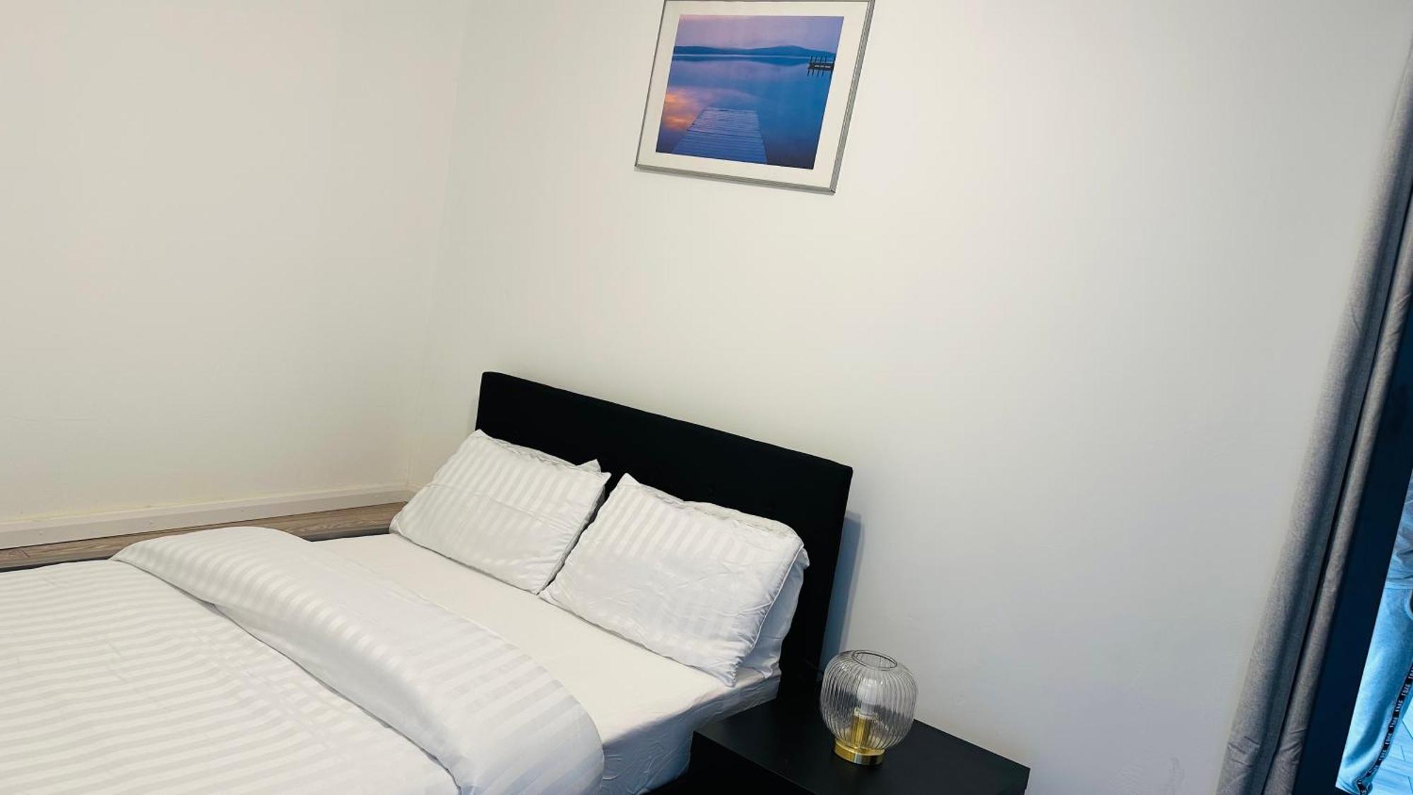 Cosy And Comfy Apartment Лондон Екстериор снимка