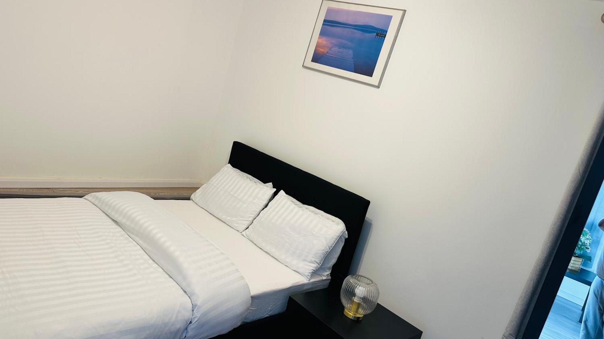 Cosy And Comfy Apartment Лондон Екстериор снимка