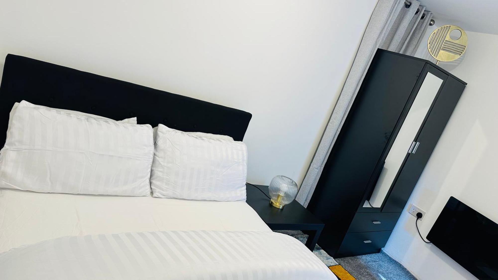 Cosy And Comfy Apartment Лондон Екстериор снимка