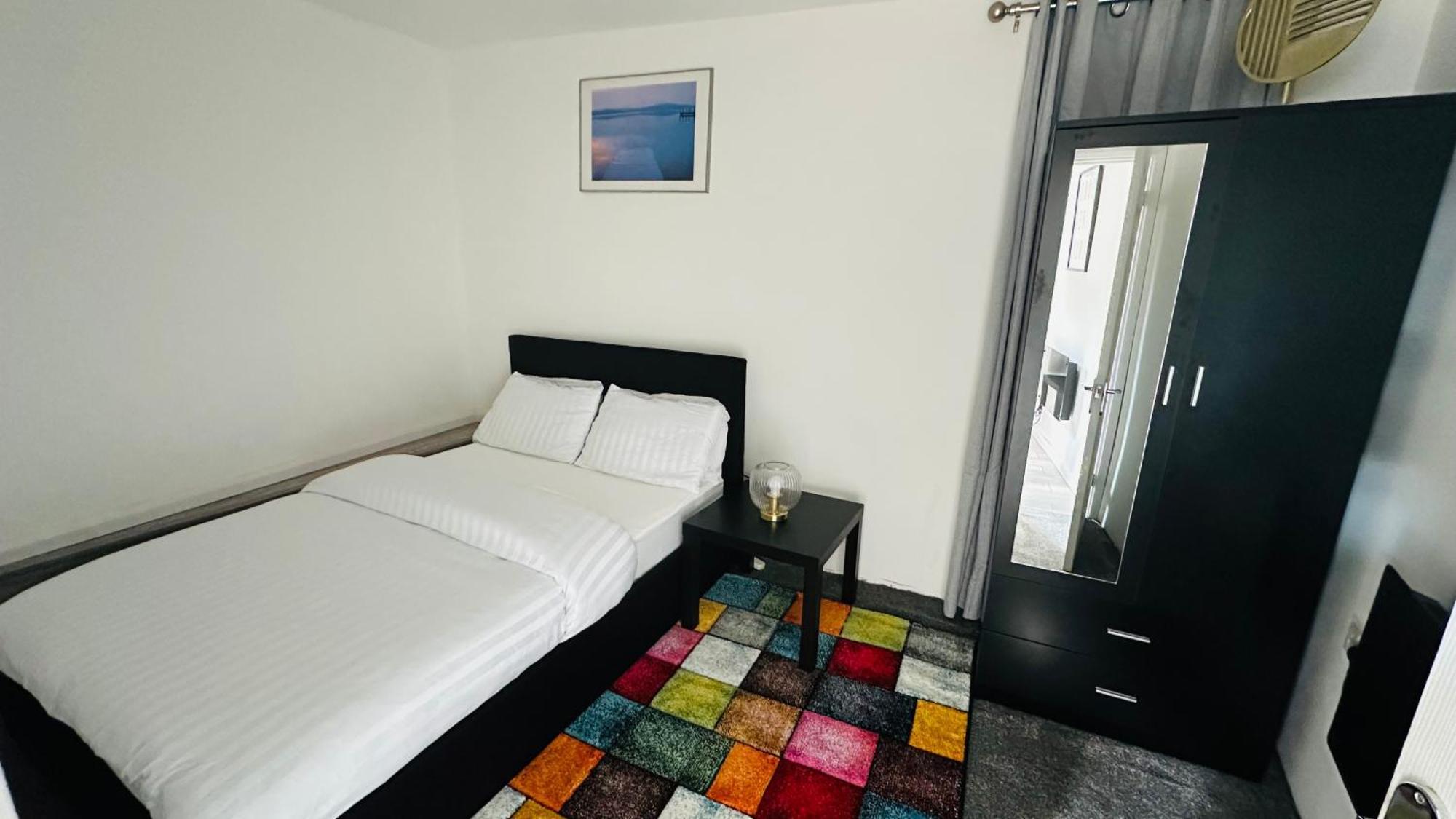Cosy And Comfy Apartment Лондон Екстериор снимка