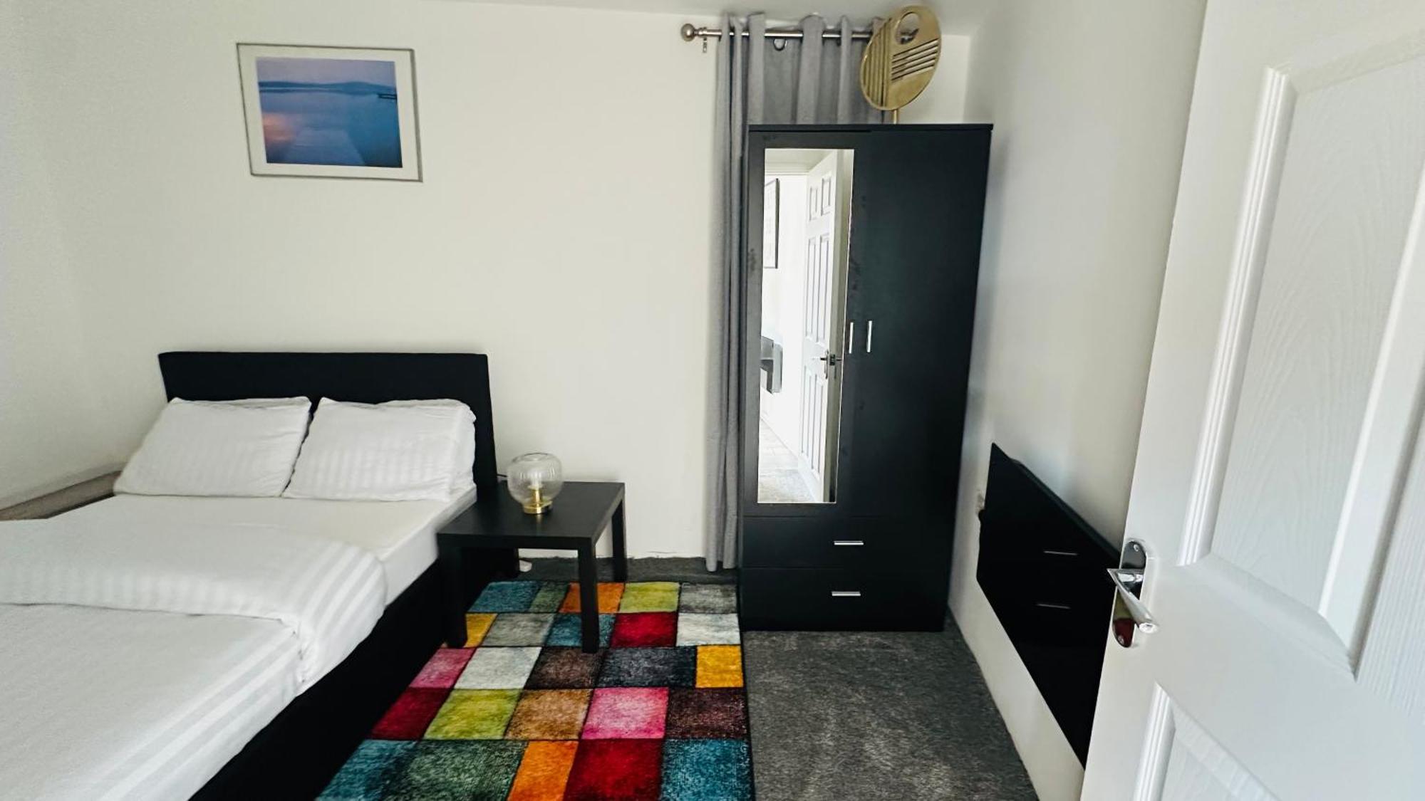 Cosy And Comfy Apartment Лондон Екстериор снимка