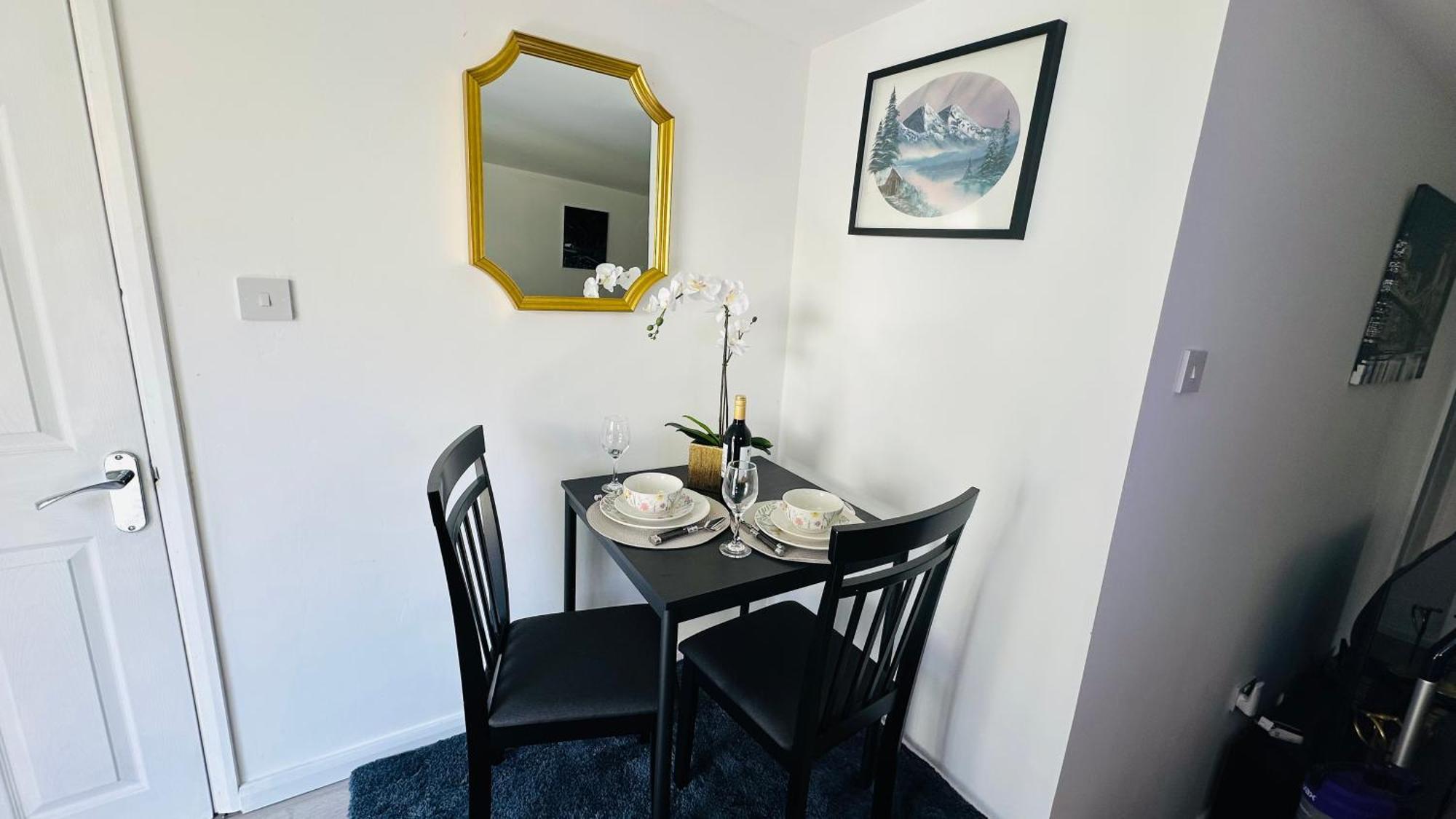 Cosy And Comfy Apartment Лондон Екстериор снимка