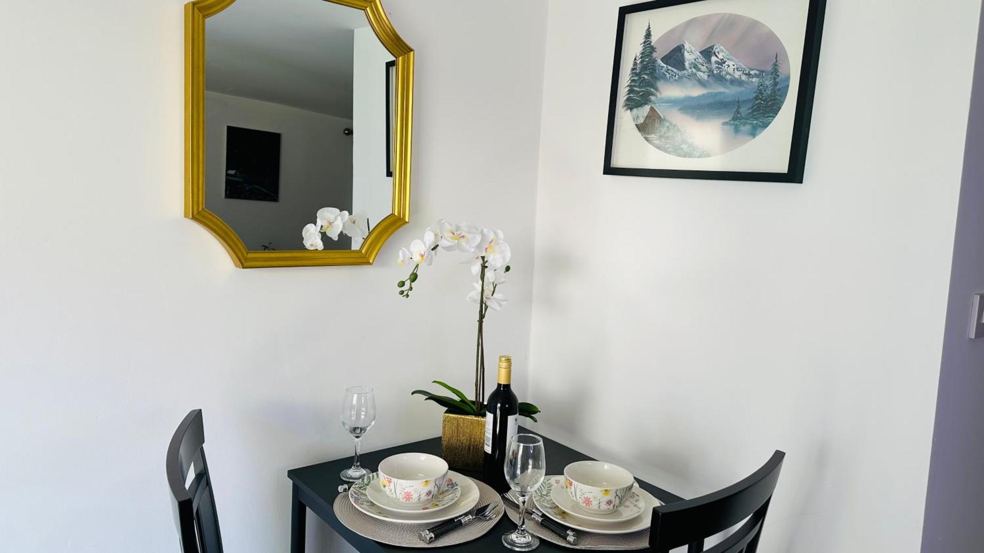 Cosy And Comfy Apartment Лондон Екстериор снимка