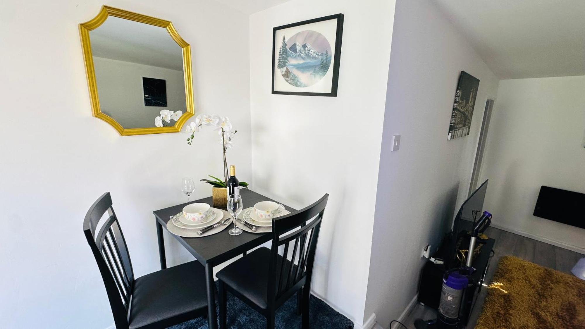 Cosy And Comfy Apartment Лондон Екстериор снимка
