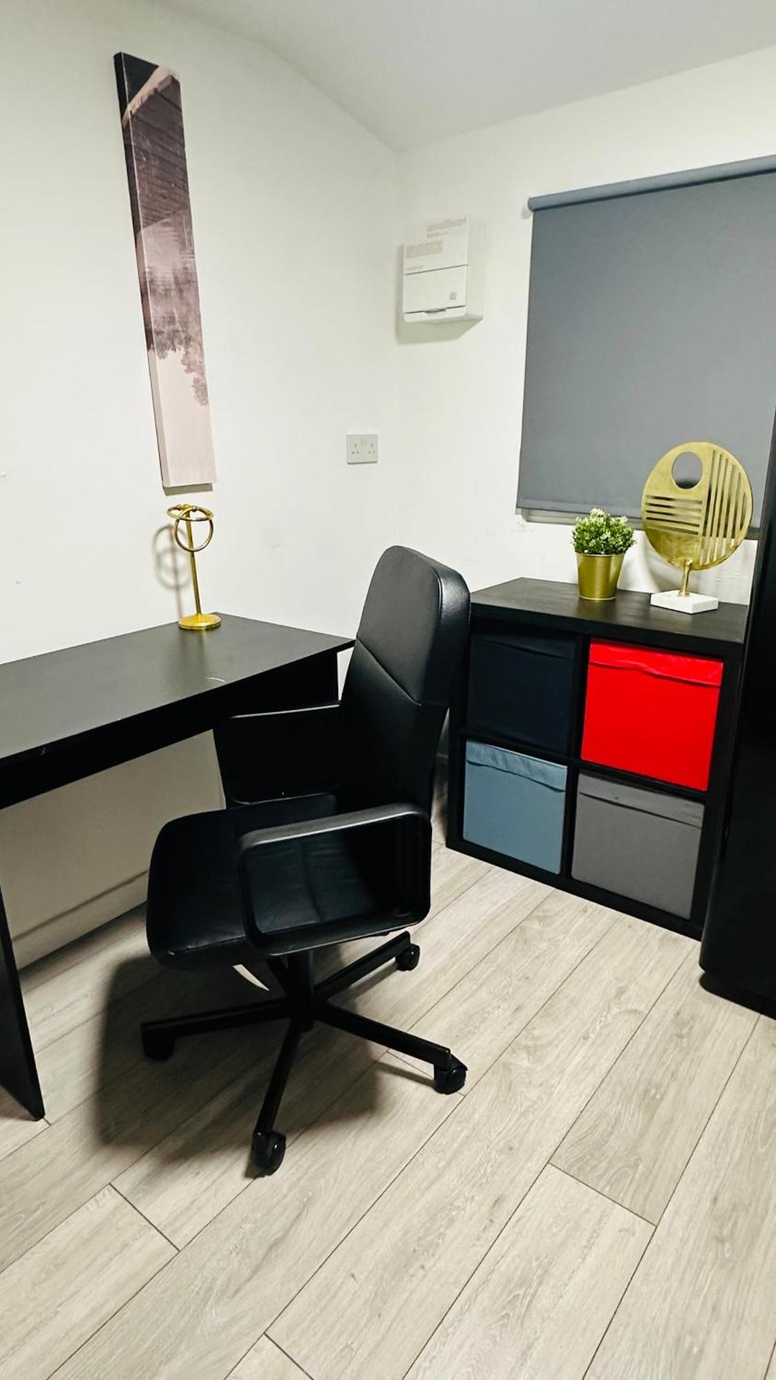 Cosy And Comfy Apartment Лондон Екстериор снимка